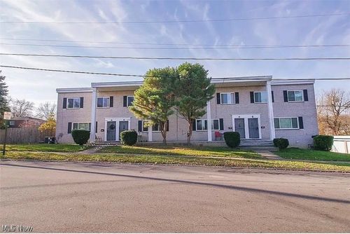 1670 Dominion Dr, Akron, OH, 44313-5516 | Card Image