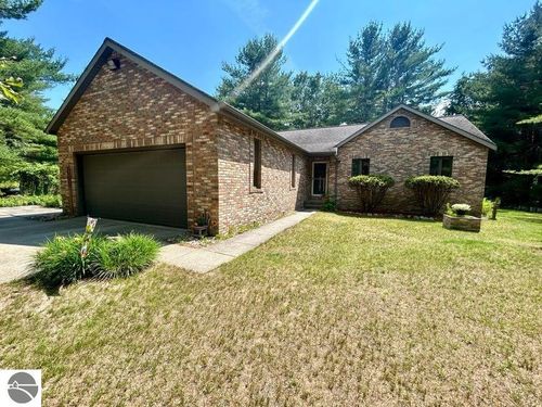 3557 W Pinewood Dr, Roscommon, MI, 48653-9336 | Card Image