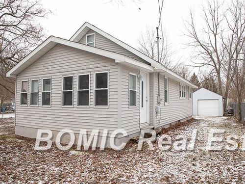 8190 Roosevelt Ave, Mount Morris, MI, 48458-1332 | Card Image