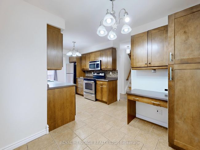 1544 Norwill Cres, House attached with 5 bedrooms, 3 bathrooms and 2 parking in Oshawa ON | Image 8