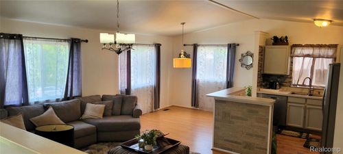 9542 Overlook Ct, Grand Blanc, MI, 48439-7320 | Card Image