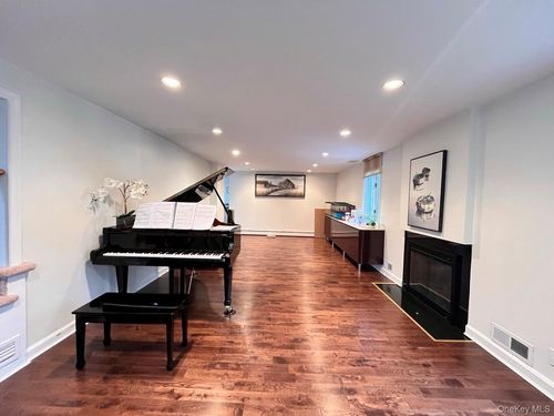 26 Polo Field Ln, Great Neck, NY, 11020-1338 | Card Image