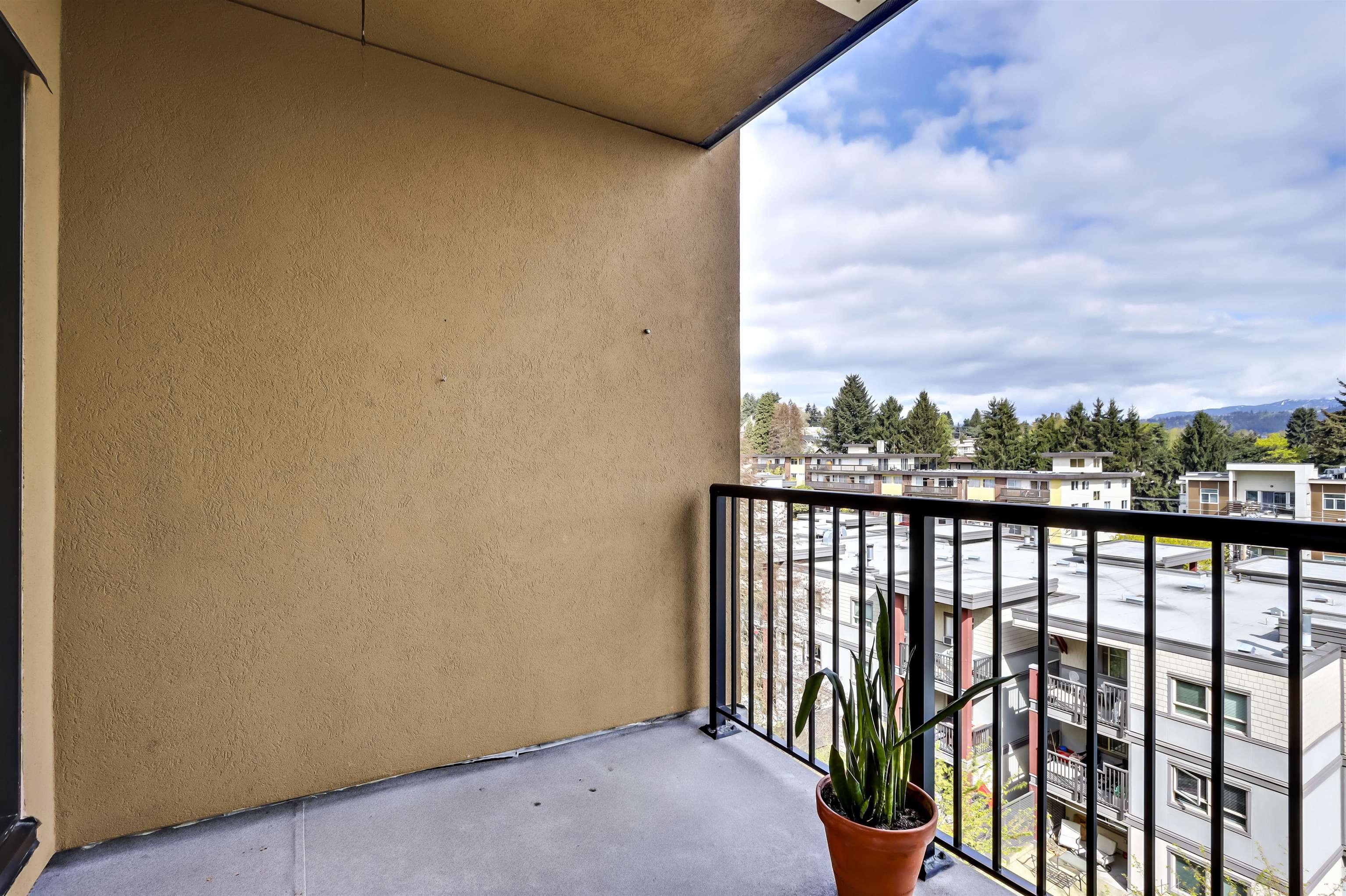 611 - 415 E Columbia Street, Condo with 2 bedrooms, 2 bathrooms and 2 parking in New Westminster BC | Image 13