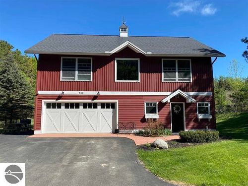 910 Rusch View Rdg, Traverse City, MI, 49696-8829 | Card Image