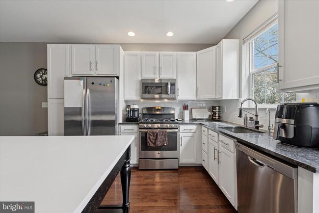 379 E Elm St, Townhouse with 3 bedrooms, 3 bathrooms and null parking in CONSHOHOCKEN PA | Image 4