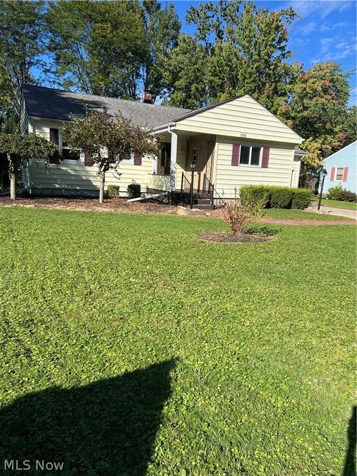 176 Durst Dr Nw, Warren, OH, 44483-1102 | Card Image