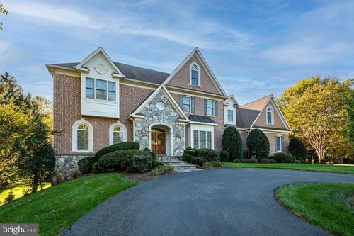 11379 Seneca Knoll Dr, GREAT FALLS, VA, 22066-3038 | Card Image