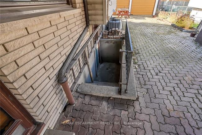 135 Nash Rd N, House other with 3 bedrooms, 2 bathrooms and 5 parking in Hamilton ON | Image 33