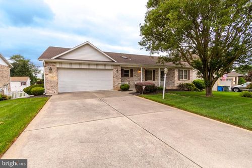 2808 Candlelight Dr, YORK, PA, 17402-8801 | Card Image