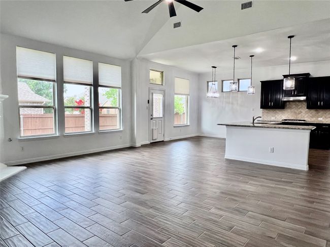 208 Equestrian Rd, House other with 4 bedrooms, 4 bathrooms and null parking in Hickory Creek TX | Image 11