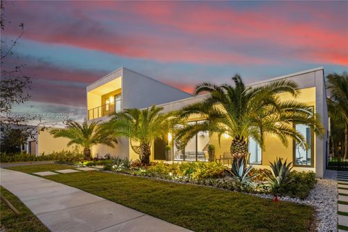 16773 Botaniko Dr S, Weston, FL, 33326-1077 | Card Image