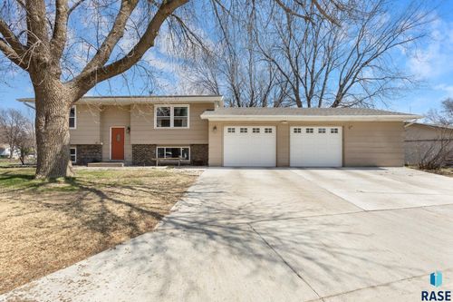 200 Perry Ln, Harrisburg, SD, 57032-2007 | Card Image