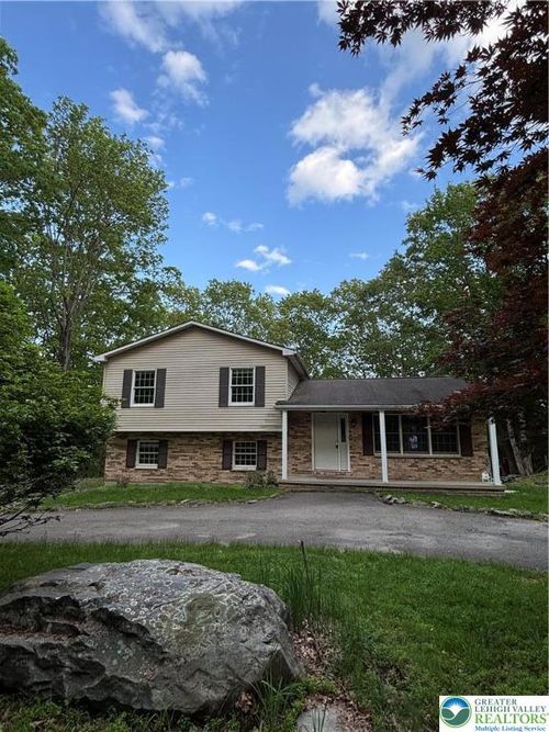 2754 Hedgerow Ln, Stroudsburg, PA, 18360-7469 | Card Image