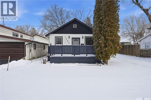 1058 Hochelaga St W, Moose Jaw, SK, S6H2H9 | Card Image