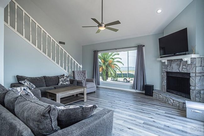 301 Commander Dr, House other with 3 bedrooms, 2 bathrooms and 1 parking in Tiki Island TX | Image 5