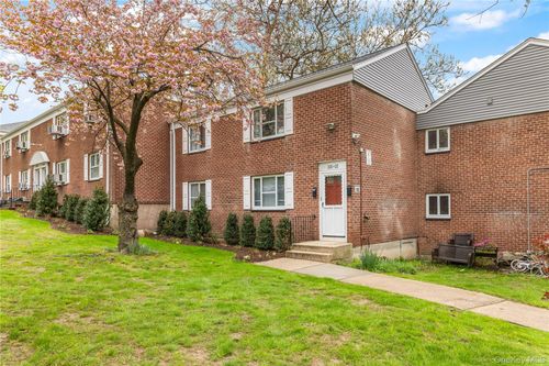 183-220-02 Stronghurst Ave, Queens Village, NY, 11427-2007 | Card Image