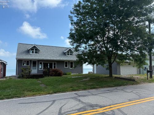 9825 W Locust Point Rd, Oak Harbor, OH, 43449-9106 | Card Image