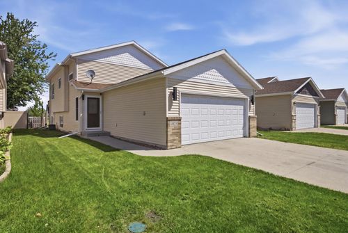 4825 50th Avenue S, Fargo, ND, 58104 | Card Image