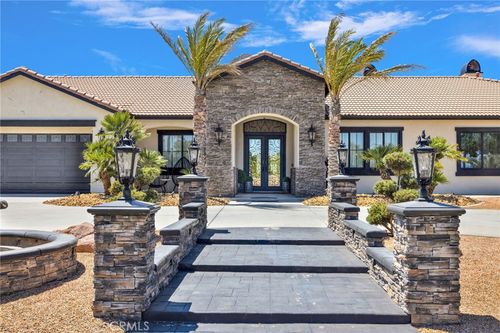 7560 Royal View Ln, Oak Hills, CA, 92344-9210 | Card Image
