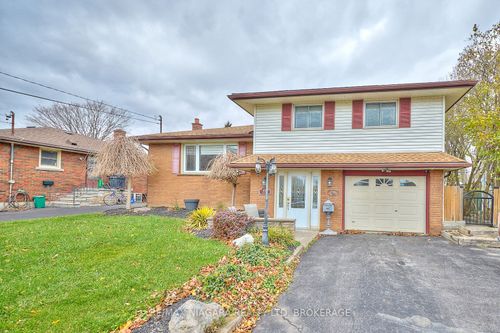 497 Clarence St W, Port Colborne, ON, L3K3H3 | Card Image