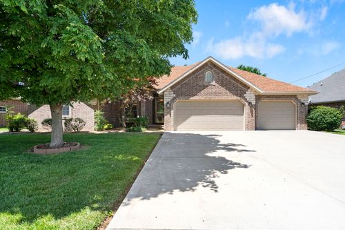 711 N Milton Dr, Nixa, MO, 65714-8451 | Card Image