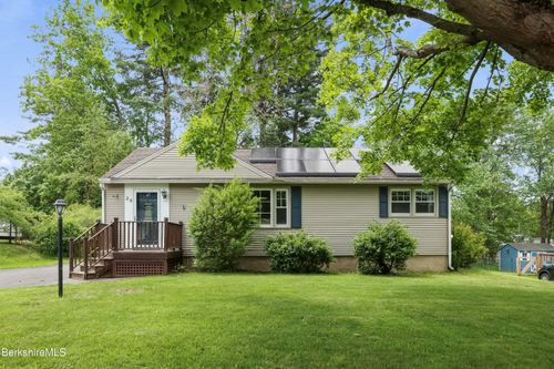 28 Hopewell Dr, Pittsfield, MA, 01201-1916 | Card Image
