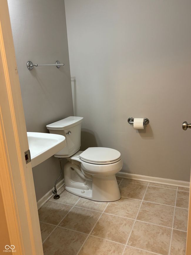 504 Elkhart Dr, Condo with 2 bedrooms, 3 bathrooms and null parking in Westfield IN | Image 16