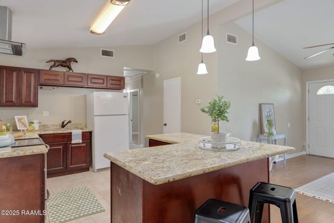 open concept living / kitchen | Image 6