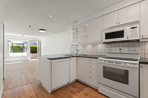122-1363 Clyde Ave, West Vancouver, BC, V7T2W9 | Card Image