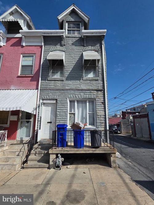 945 Perry St, READING, PA, 19604-2038 | Card Image