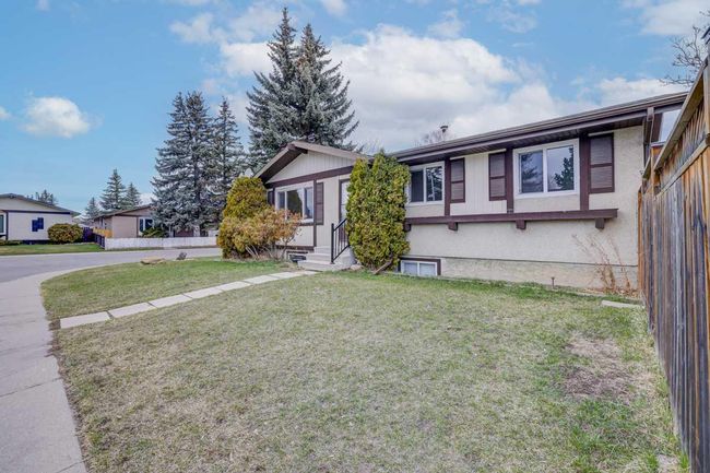 104 Malvern Court Ne, Home with 5 bedrooms, 2 bathrooms and 2 parking in Calgary AB | Image 4
