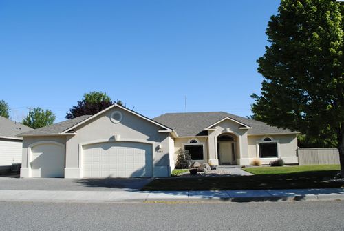 5608 W 11th Ave, Kennewick, WA, 99338-2158 | Card Image