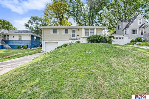2137 S 49th St, Omaha, NE, 68106-3230 | Card Image