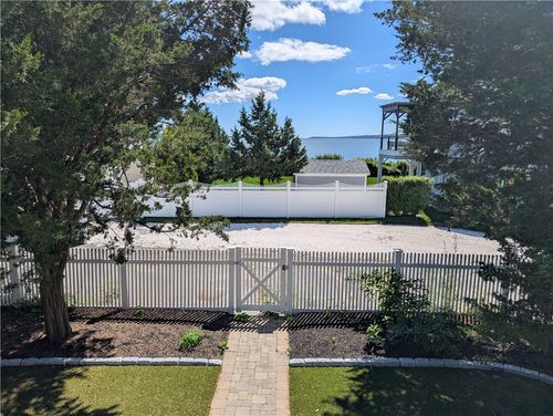 543 Park Avenue, Portsmouth, RI, 02871 | Card Image