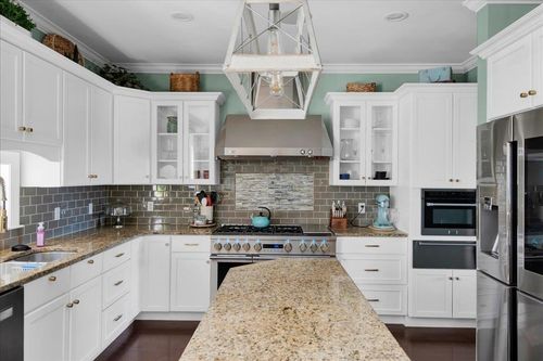 176 Boulder Hill Dr, Shelburne, VT, 05482-4427 | Card Image
