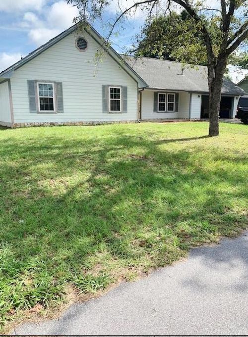 604 Moss Dr, Crestview, FL, 32536-9227 | Card Image