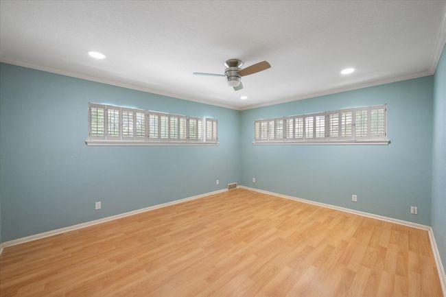 Second primary bedroom with adjoining bathroom | Image 23