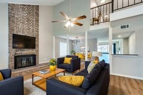 2520 Via Avenida, Carrollton, TX, 75006-4652 | Card Image