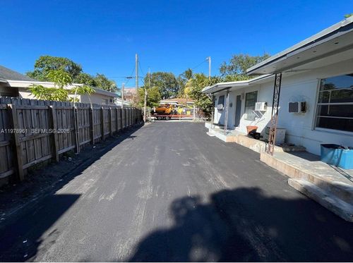 back-132 Ne 70th St, Miami, FL, 33138-5434 | Card Image