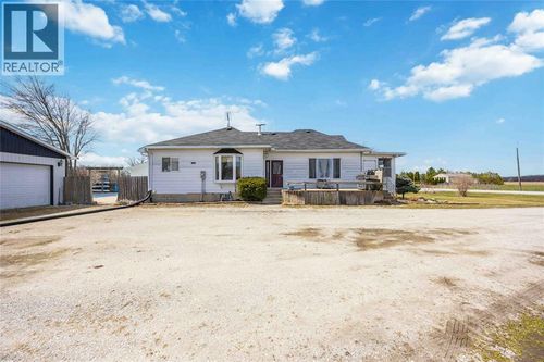 1061 Oil Springs Line, Courtright, ON, N0N1H0 | Card Image