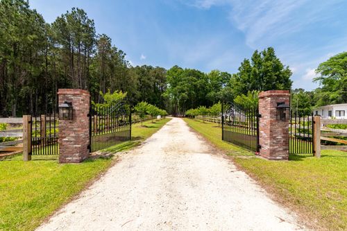 10260 N Highway 17, Mc Clellanville, SC, 29458-9506 | Card Image