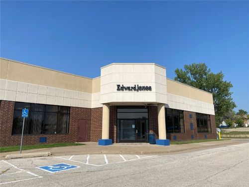 ste-c-4110 Center Point Rd, Cedar Rapids, IA, 52402-6407 | Card Image