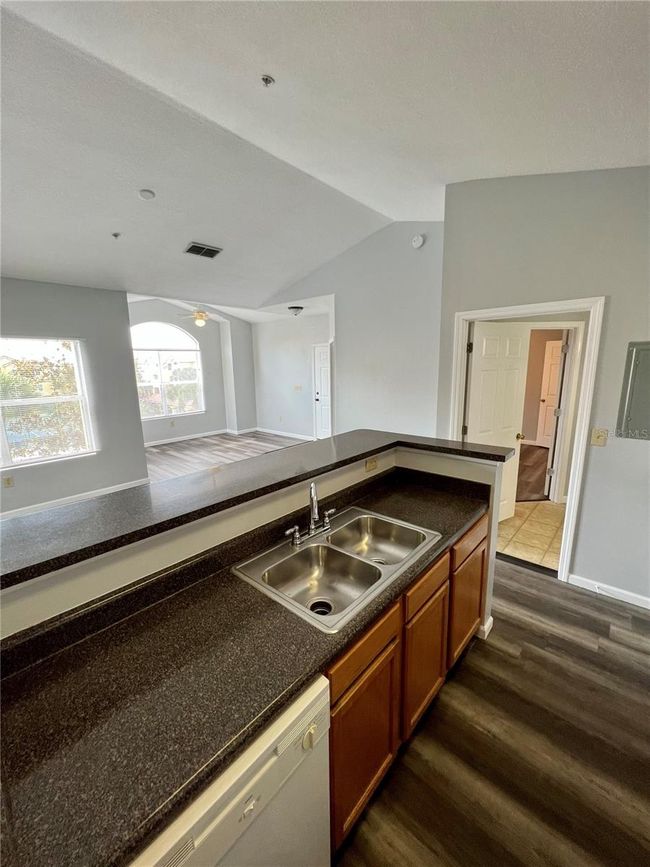 UNIT-3302 - 10764 70 Th Ave, Condo with 1 bedrooms, 1 bathrooms and null parking in SEMINOLE FL | Image 5