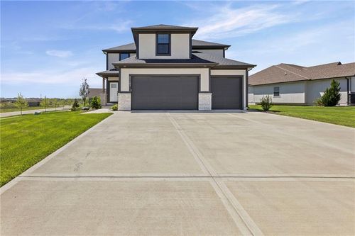 21103 W 186th Ter, Spring Hill, KS, 66083-4609 | Card Image