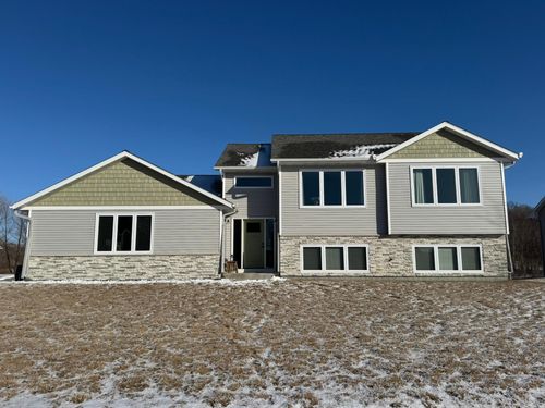 107 Falcon Ct, Eagle Lake, MN, 56024-4497 | Card Image