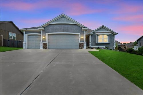 15416 Juniper Ln, Basehor, KS, 66007-3415 | Card Image