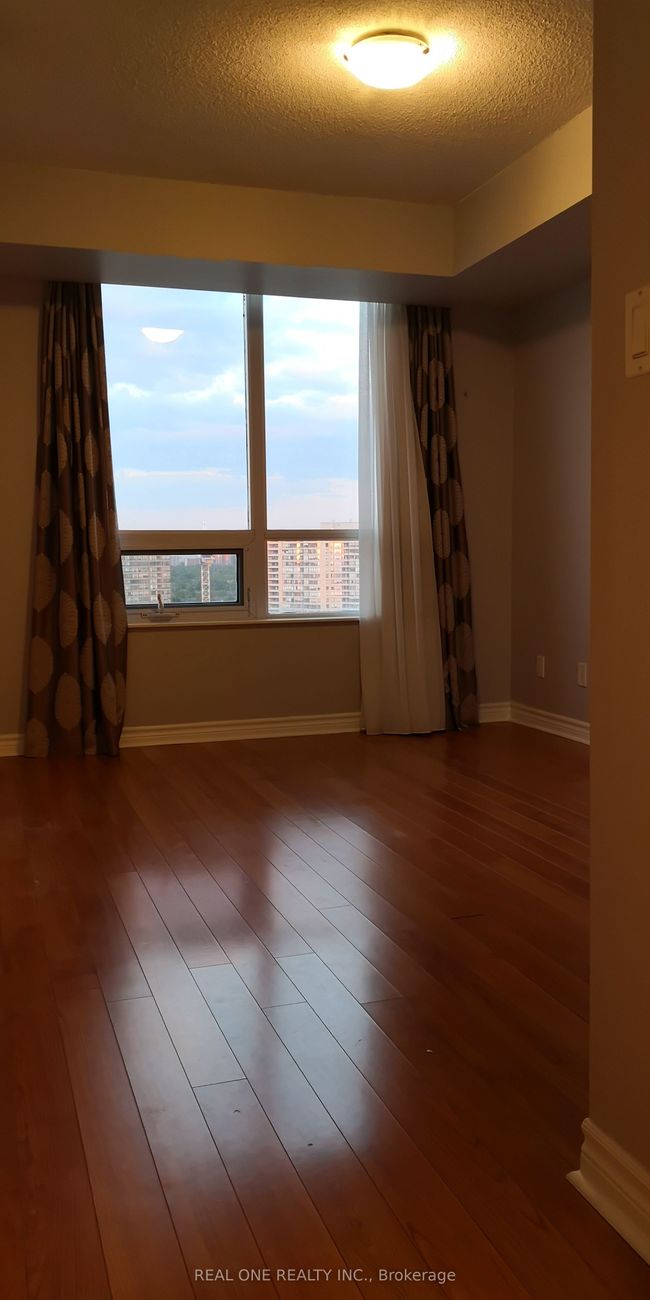 1203 - 88 Promenade Cir, Condo with 2 bedrooms, 1 bathrooms and 1 parking in Thornhill ON | Image 4