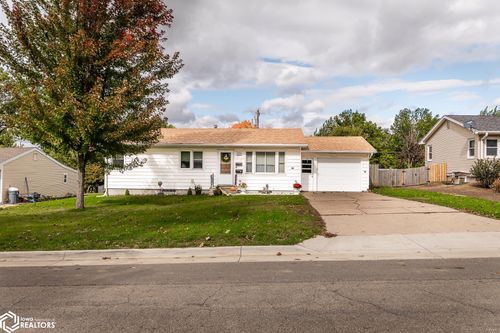 103 W South St, Marshalltown, IA, 50158-3251 | Card Image