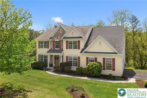 2238 Oakwood Ct, FOGELSVILLE, PA, 18051-1804 | Card Image