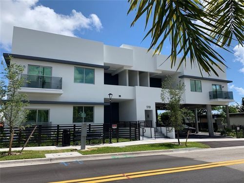 apt-101-520 Foster Rd, Hallandale Beach, FL, 33009-3271 | Card Image
